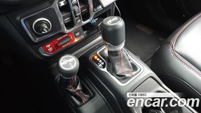 Jeep Wrangler 2019 — photo 12