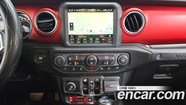 Jeep Wrangler 2019 — photo 18