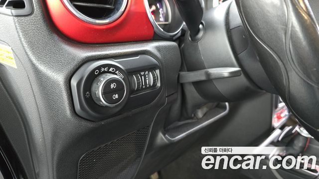 Jeep Wrangler 2019 — photo 24