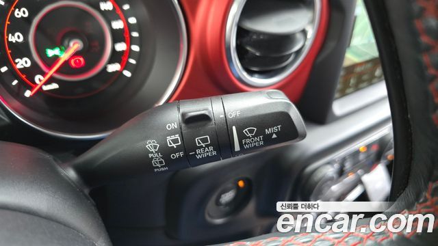 Jeep Wrangler 2019 — photo 26