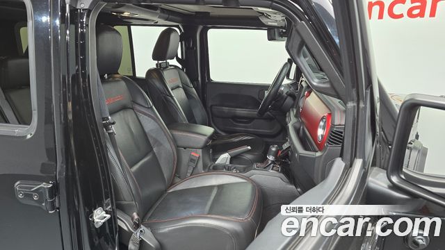Jeep Wrangler 2019 — photo 16