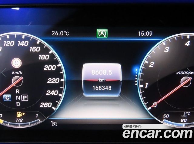 Mercedes-Benz E-Class 2019 — photo 9