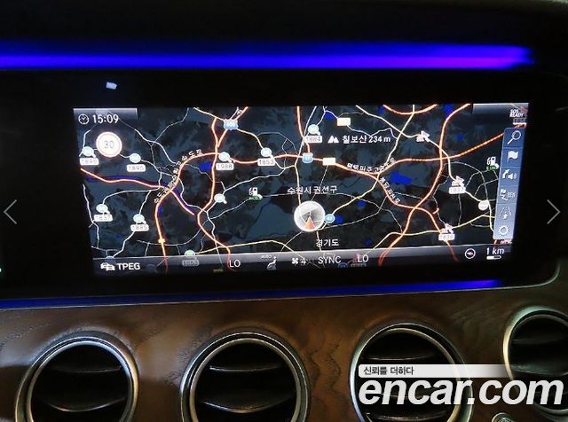 Mercedes-Benz E-Class 2019 — photo 14