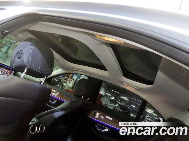 Mercedes-Benz E-Class 2019 — photo 16