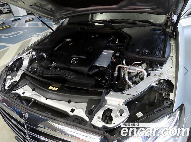 Mercedes-Benz E-Class 2019 — photo 19