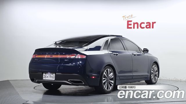 Lincoln MKZ 2019 — photo 2