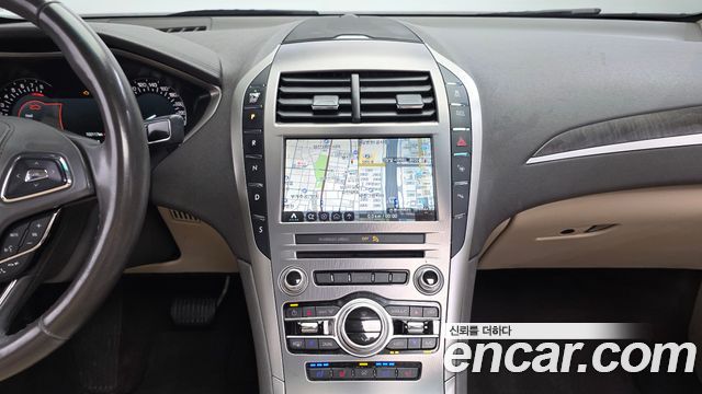 Lincoln MKZ 2019 — photo 20