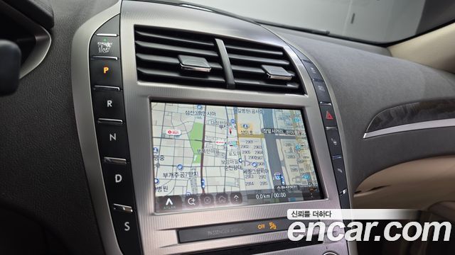 Lincoln MKZ 2019 — photo 21