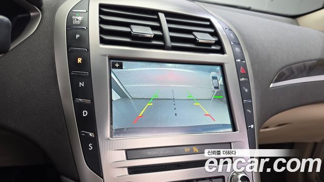Lincoln MKZ 2019 — photo 22