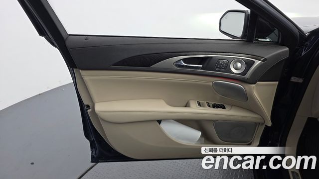 Lincoln MKZ 2019 — photo 14