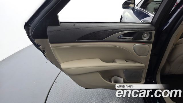 Lincoln MKZ 2019 — photo 15
