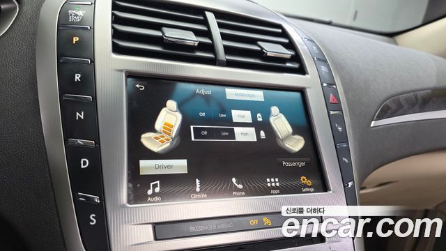 Lincoln MKZ 2019 — photo 28