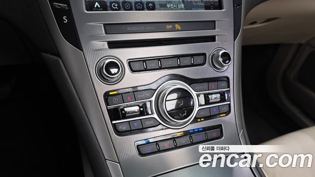Lincoln MKZ 2019 — photo 29