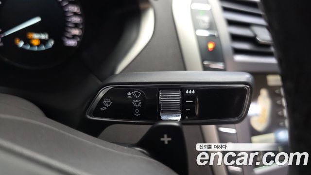 Lincoln MKZ 2019 — photo 31