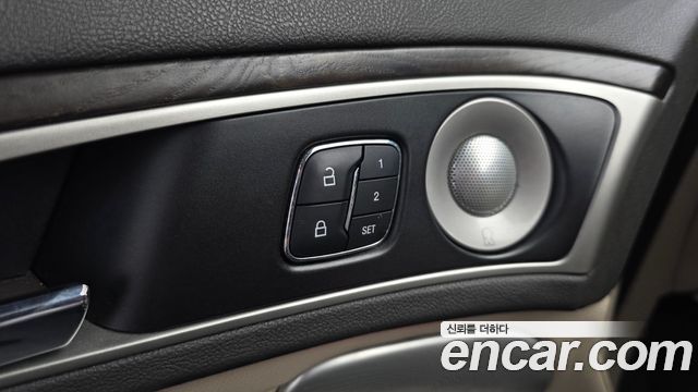 Lincoln MKZ 2019 — photo 34