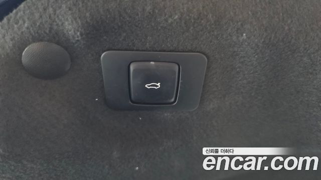 Lincoln MKZ 2019 — photo 35