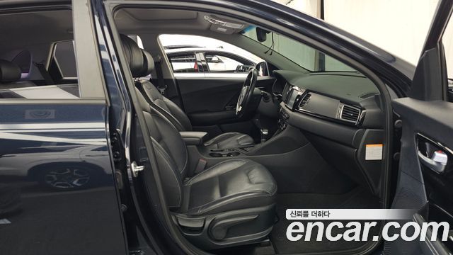 Kia Niro 2017 — photo 17