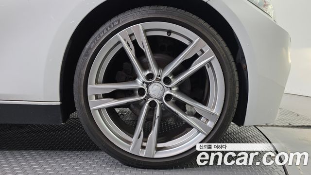 BMW 3-Series 2012 — photo 5
