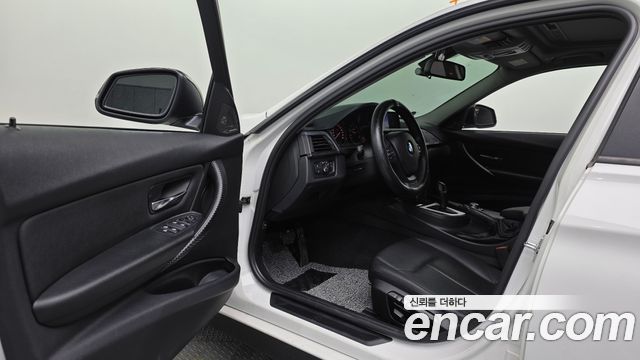 BMW 3-Series 2012 — photo 10