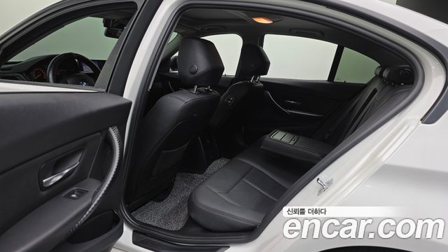 BMW 3-Series 2012 — photo 17