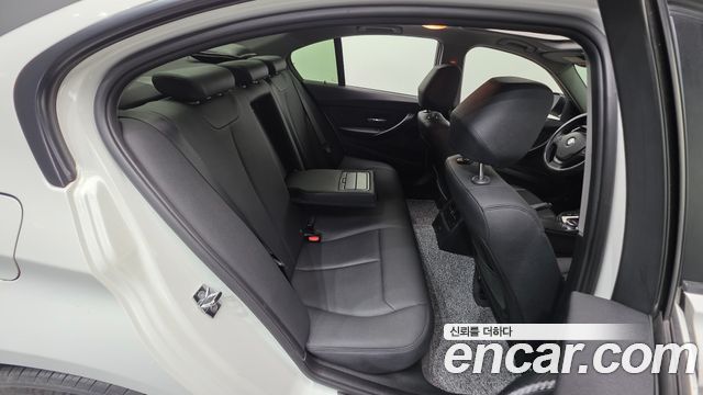 BMW 3-Series 2012 — photo 18