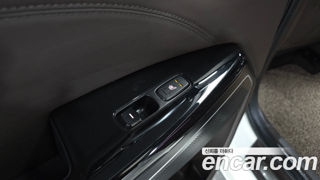 Kia K7 2017 — photo 18