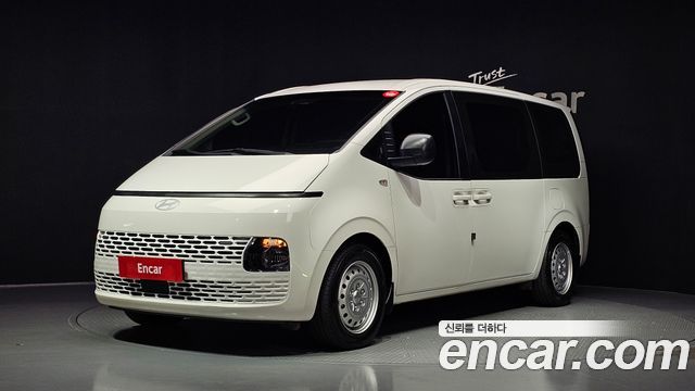 Hyundai Staria 2025 — photo 1