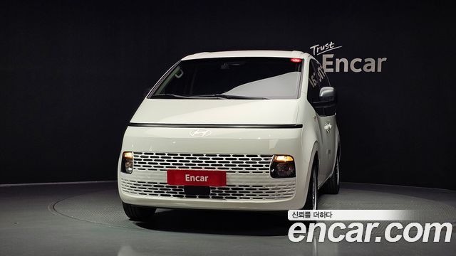 Hyundai Staria 2025 — photo 3