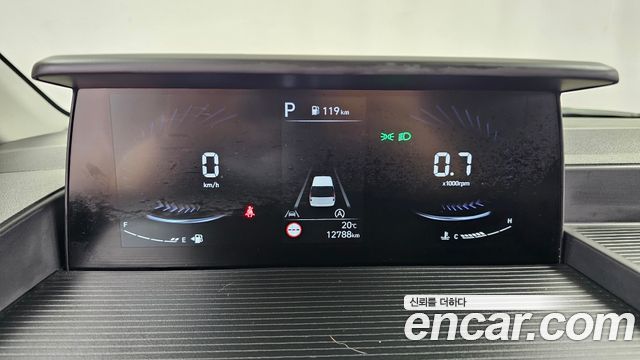 Hyundai Staria 2025 — photo 11