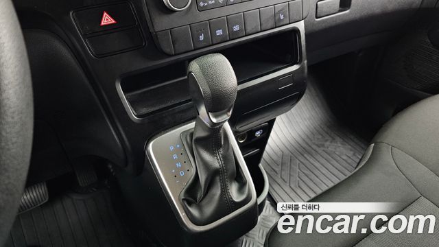 Hyundai Staria 2025 — photo 12
