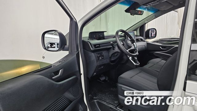 Hyundai Staria 2025 — photo 13