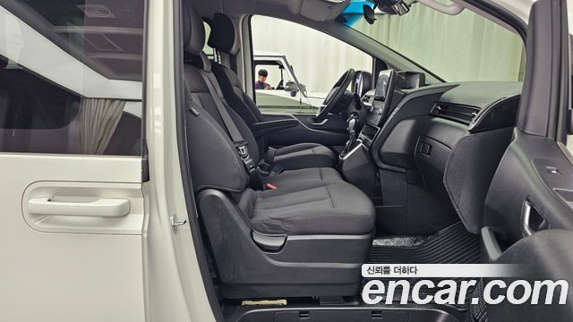 Hyundai Staria 2025 — photo 17