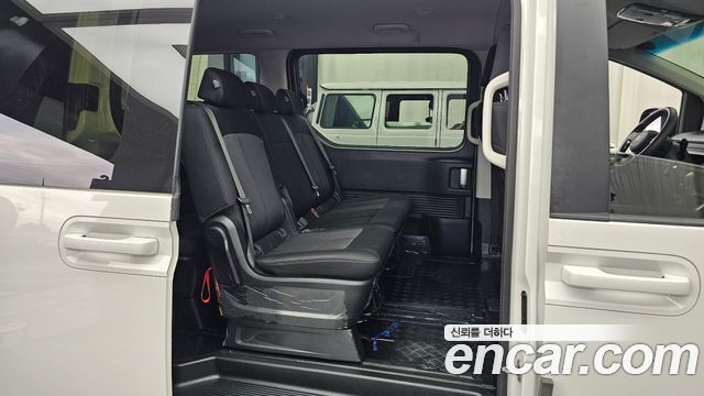 Hyundai Staria 2025 — photo 18