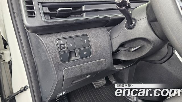 Hyundai Staria 2025 — photo 23