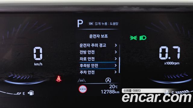 Hyundai Staria 2025 — photo 25