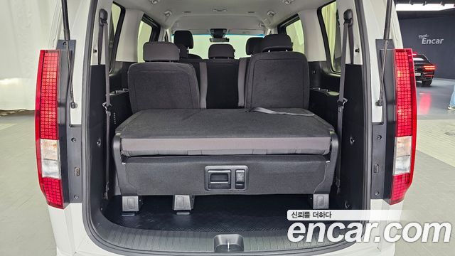 Hyundai Staria 2025 — photo 26