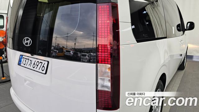 Hyundai Staria 2025 — photo 9