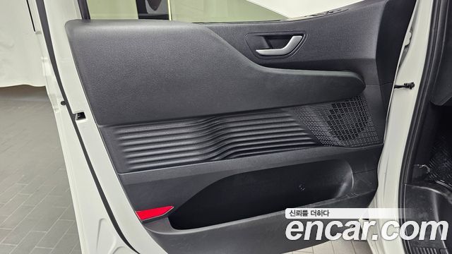 Hyundai Staria 2025 — photo 14