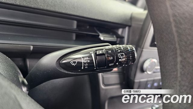 Hyundai Staria 2025 — photo 28