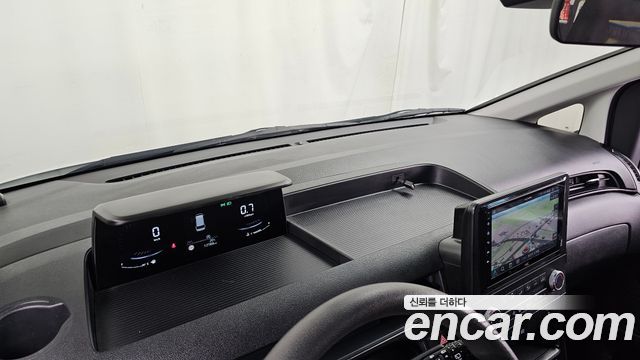 Hyundai Staria 2025 — photo 30