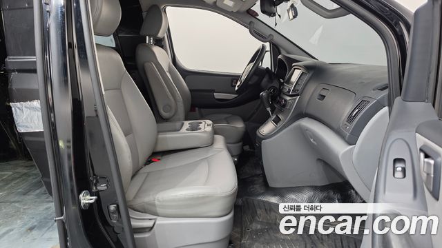 Hyundai Starex 2019 — photo 16