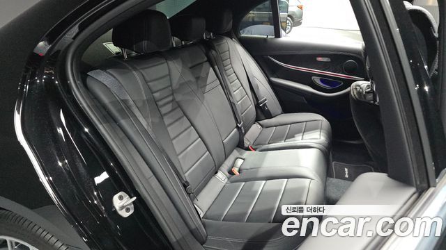 Mercedes-Benz E-Class 2021 — photo 17