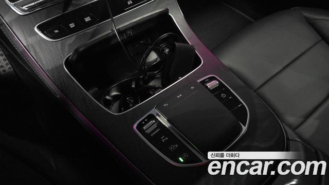 Mercedes-Benz E-Class 2021 — photo 26