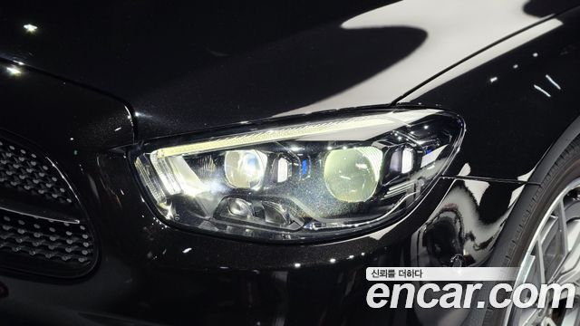 Mercedes-Benz E-Class 2021 — photo 8