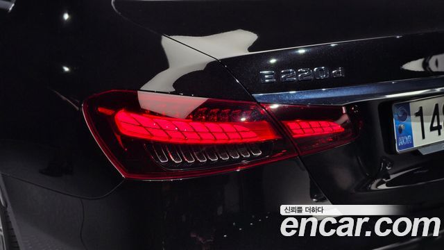 Mercedes-Benz E-Class 2021 — photo 9