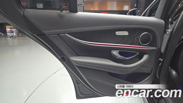 Mercedes-Benz E-Class 2021 — photo 15