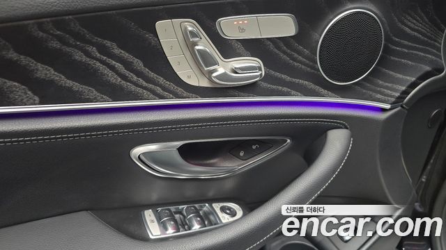 Mercedes-Benz E-Class 2021 — photo 32