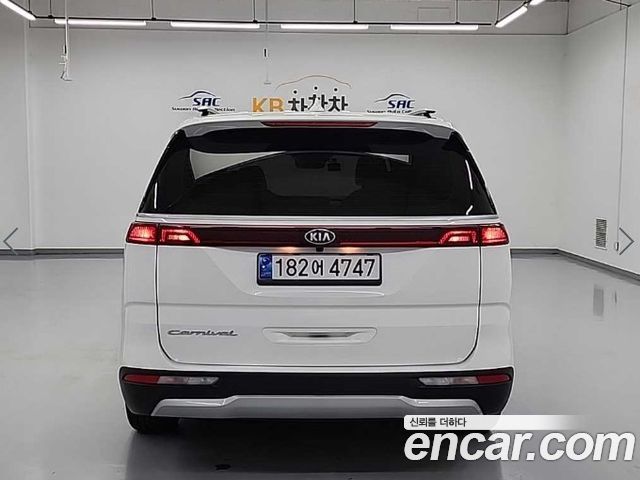 Kia Canival 2021 — photo 3