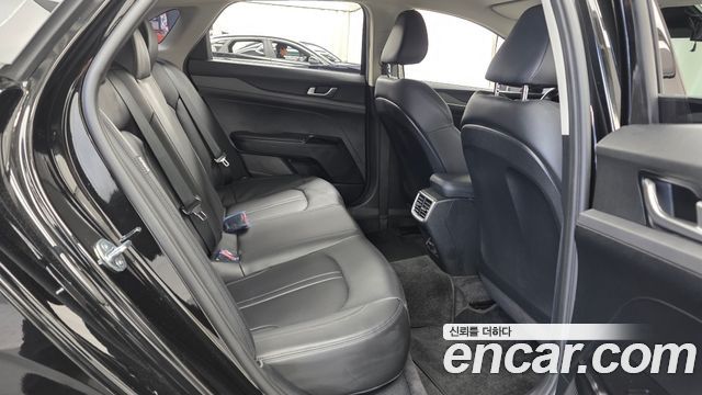 Kia K5 2023 — photo 17