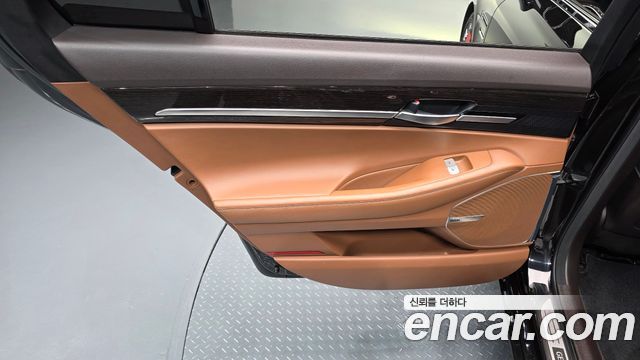Genesis G90 2019 — photo 15